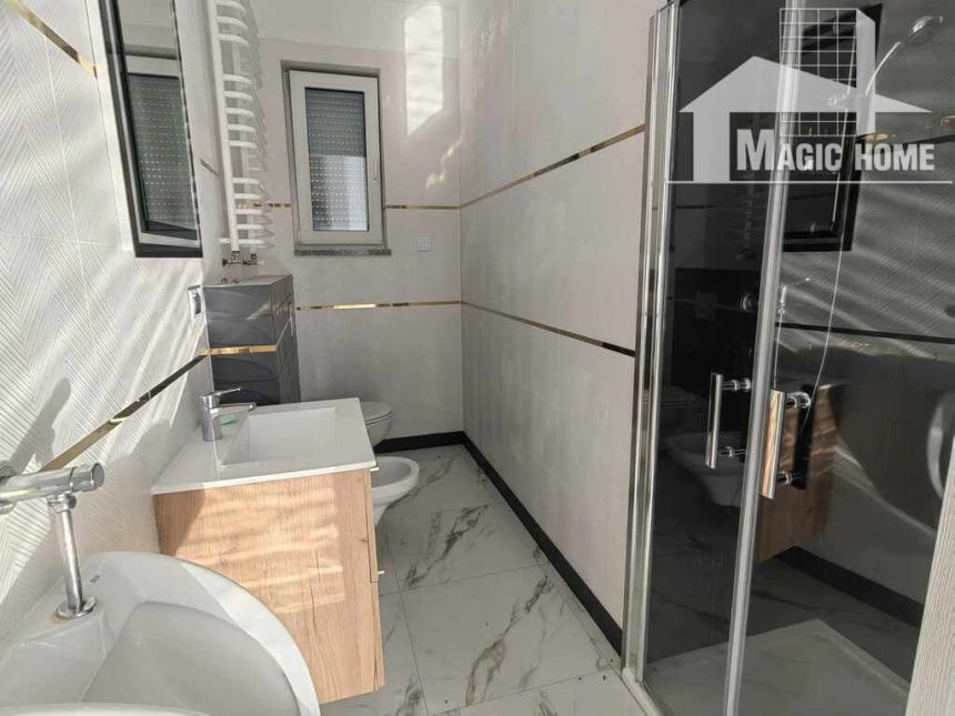 Nowy dom w Pieszycach 250m2 1650000 zł. miniaturka 7