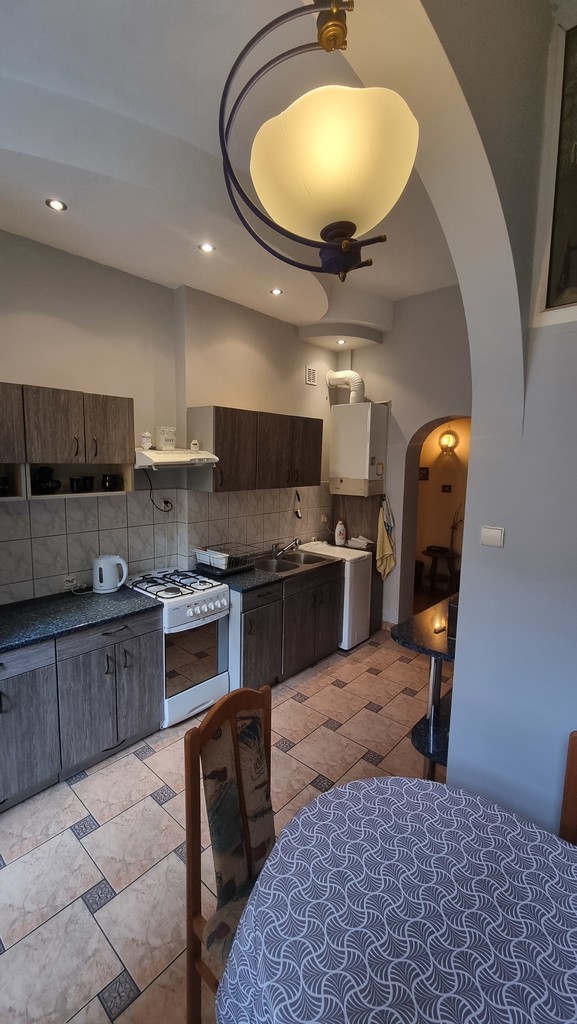 odrestaurowana kamienica, I piętro, balkon miniaturka 4