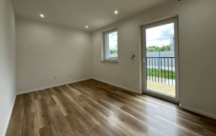 Na sprzedaż przestronny apartament z ogródkiem miniaturka 6