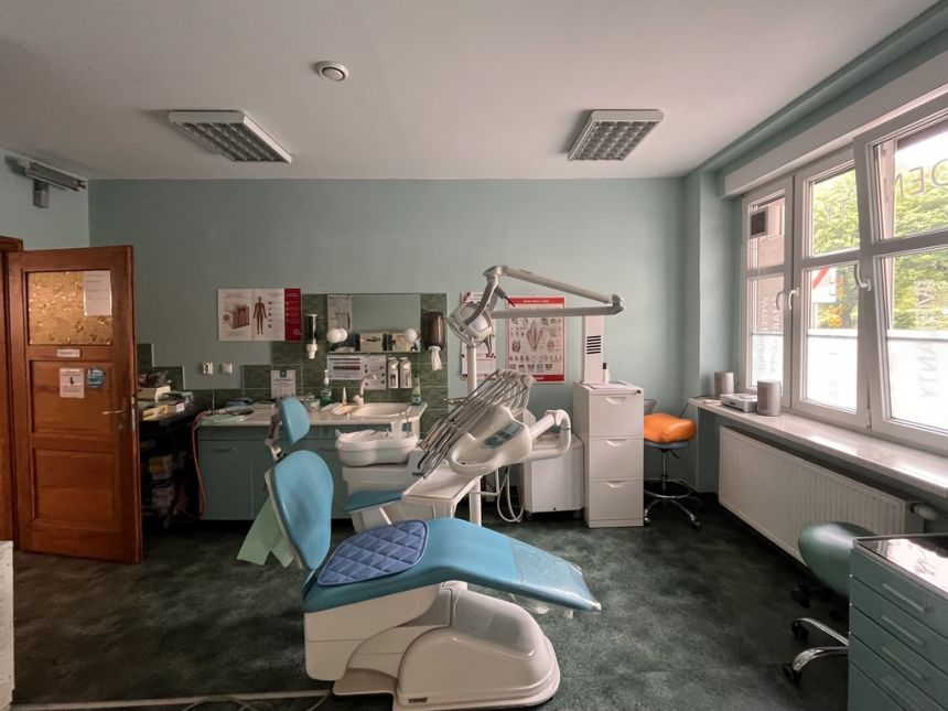 Sprzedam lub wynajmę gabinet stomatologiczny 101m2 miniaturka 6