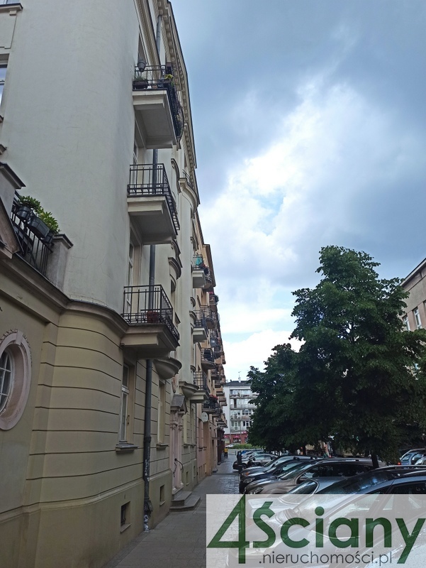 Ciche w zadbanej kamienicy. miniaturka 10