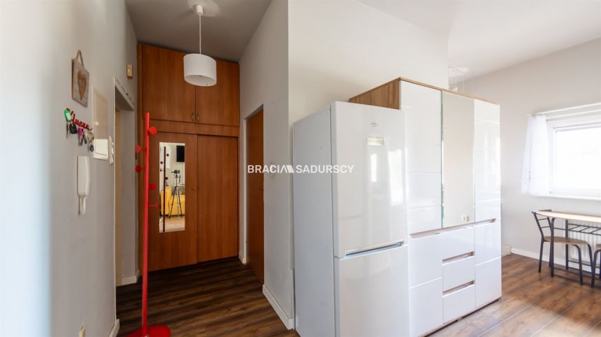 Komfortowe przestronne mieszkanie w apartamentowcu miniaturka 3