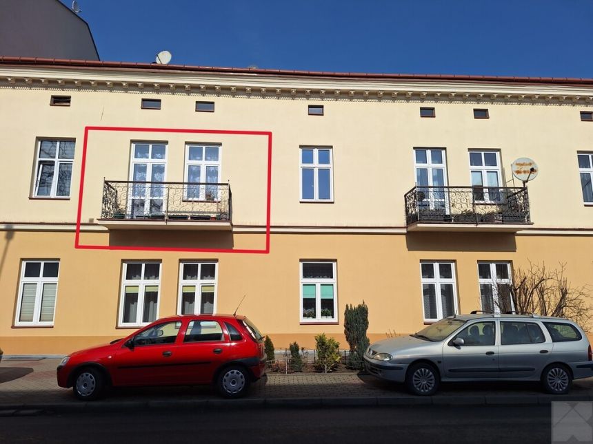 Kawalerka w zadbanej kamienicy 1 piętro z balkonem - zdjęcie 1
