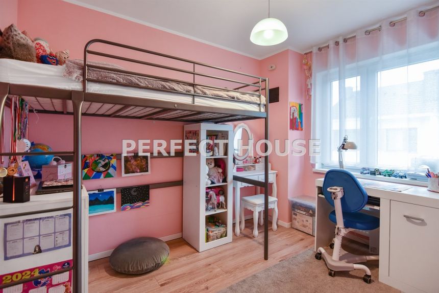 Szeregowiec z kominkiem i fotowoltaiką miniaturka 10