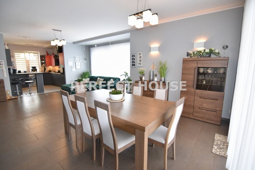 WOLNOSTOJĄCY Z APARTAMENTEM blisko PST i CENTRUM miniaturka 2