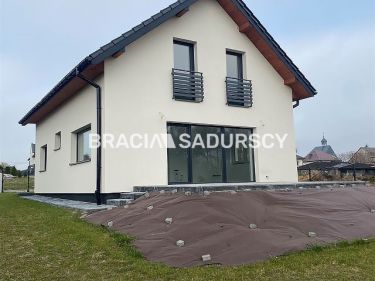 Nowoczesny dom z widokiem na staw, 5 sypialni!