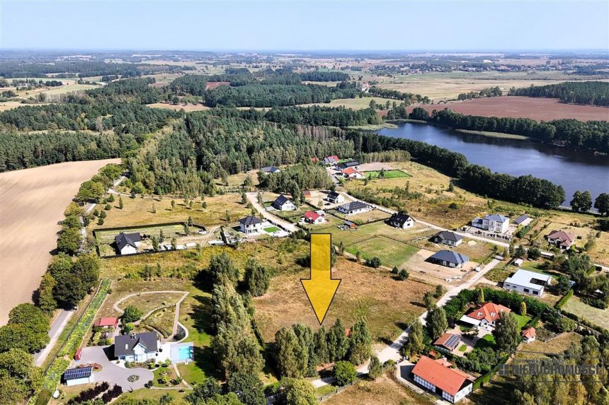 Zabudowana działka blisko jeziora i plaży. miniaturka 2