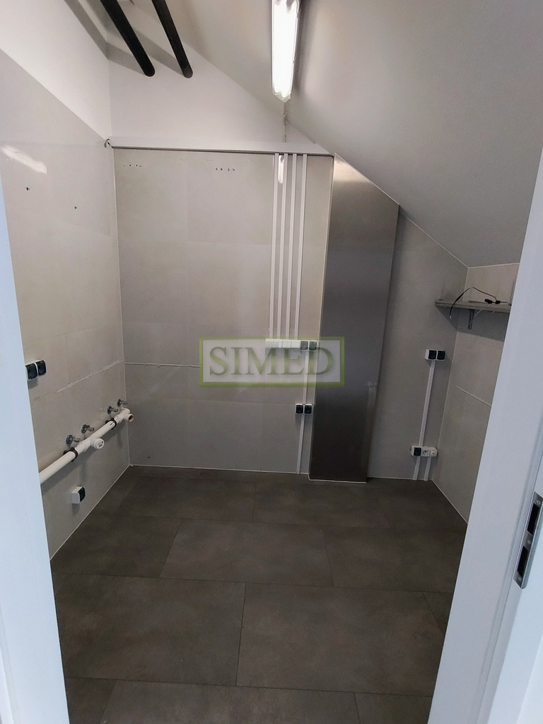 Parter , witryna , reprezentacyjny apartamentowiec miniaturka 13