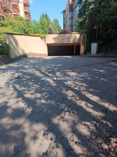 Miejsce postojowe  na oś. Podwawelskim w Krakowie