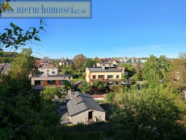 Zadbane, potencjał na 3 mieszkania, garaże 3 auta.