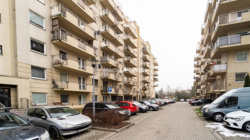 PRĄDNIK CZERWONY, 2 pokoje z dużym balkonem, winda miniaturka 30
