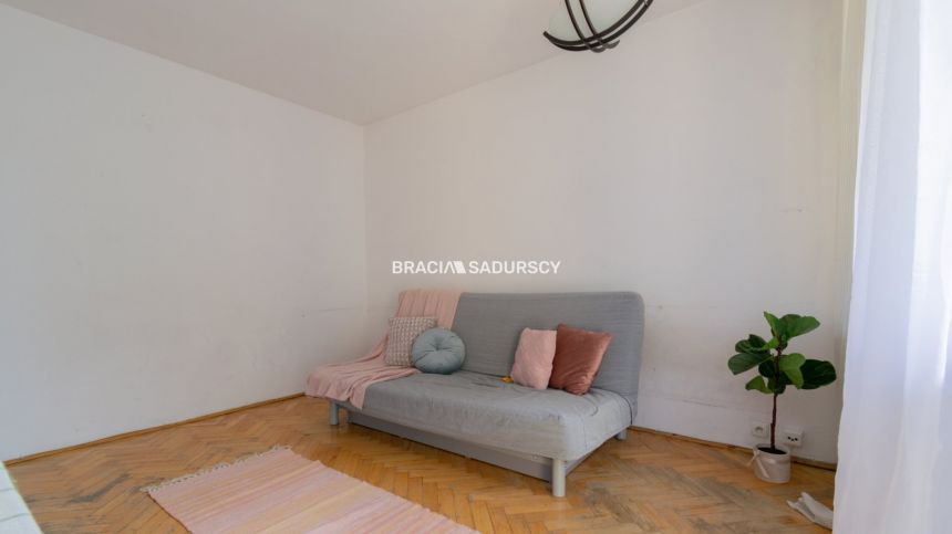 Dwupokojowe mieszkanie z olbrzymim potencjałem! miniaturka 11