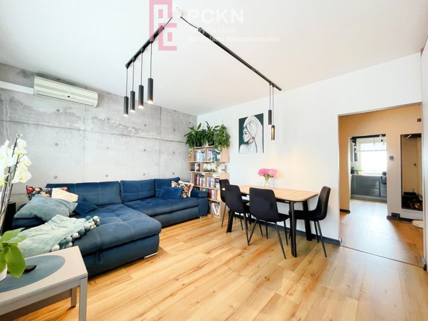 Zadbane 3 pokoje na ZWM – 10. piętro, 60 m² - zdjęcie 1