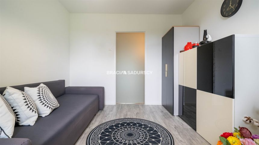 GUSTOWNE, ZADBANE,  2-POKOJOWE Z ODDZIELNĄ KUCHNIĄ miniaturka 8