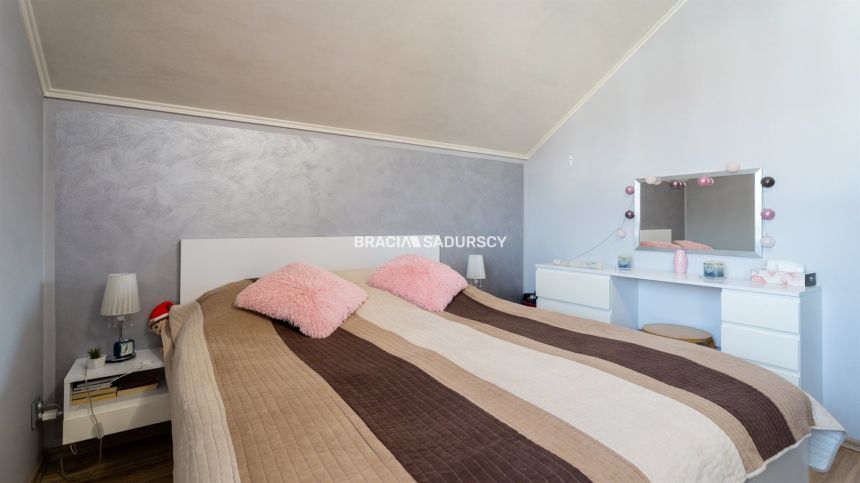 Duże mieszkanie, balkon, ogród,  blisko tramwaj miniaturka 16