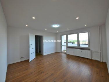 ChatGPT powiedział: 2 pokoje po remoncie | loggia
