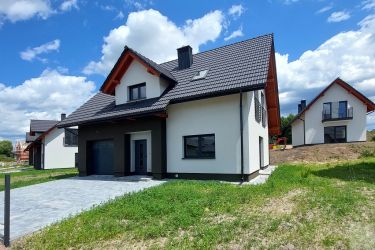 Przestronny nowy dom w zielonej okolicy