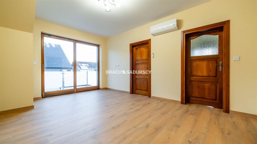 Wysoki standard, ponad 300 m2, 12,5 arowa działka miniaturka 30