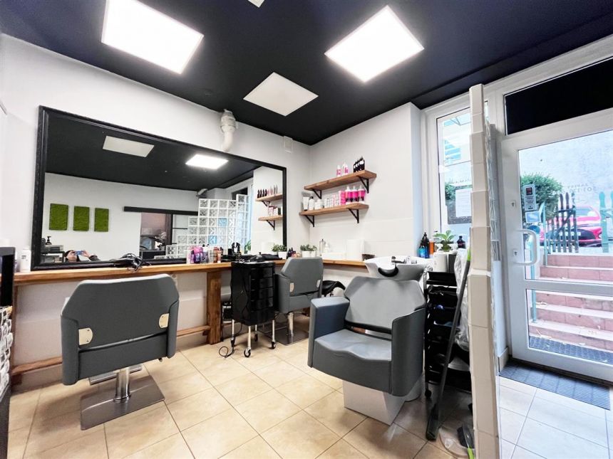Gotowy salon fryzjerski Gdynia Śródmieście 40m2-30 miniaturka 1