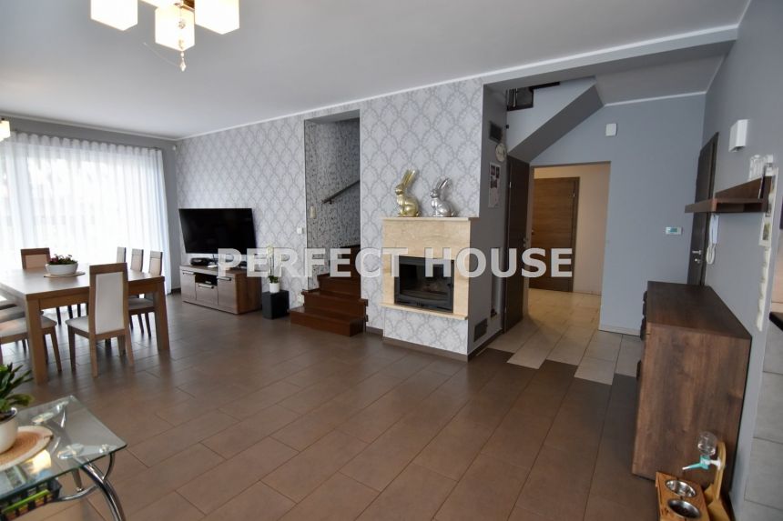 WOLNOSTOJĄCY Z APARTAMENTEM blisko PST i CENTRUM miniaturka 7