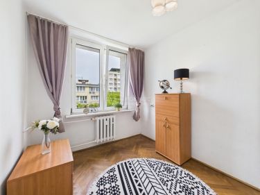 3 pokoje z oddzielną kuchnią i balkonem