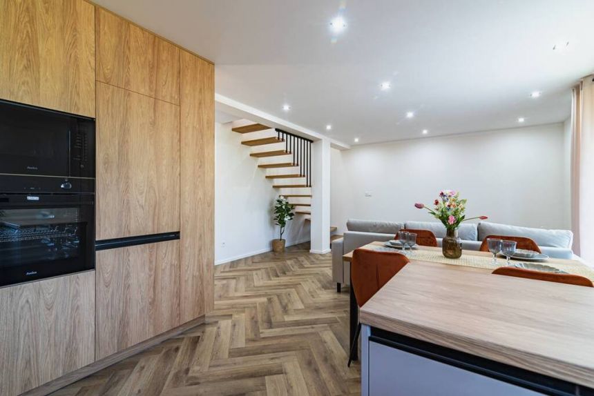 Na sprzedaż dwupoziomowy apartament z ogródkiem miniaturka 4