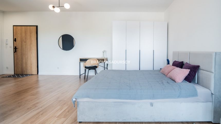 Jasna i wygodna kawalerka w apartamentowcu miniaturka 7
