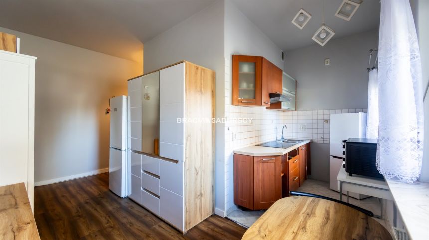Komfortowe przestronne mieszkanie w apartamentowcu miniaturka 2