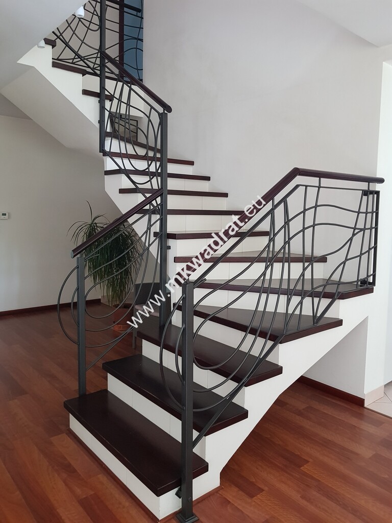 Piękna rezydencja  na działce 9000 m2 miniaturka 3