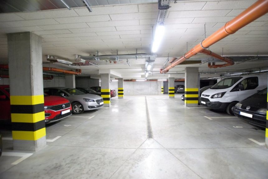 Miejsca parkingowe w garażu podziemnym miniaturka 2