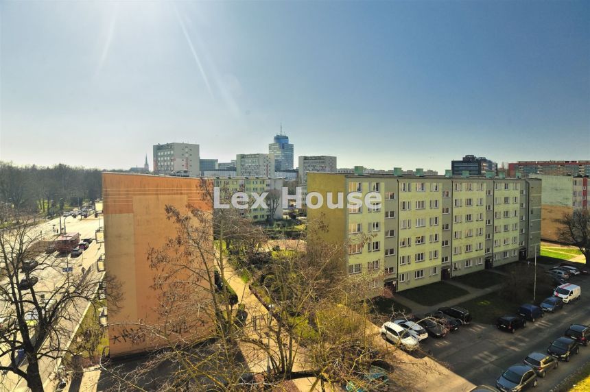 Sprzedam 4 pokojowe mieszkanie przy Bazarowej. - zdjęcie 1