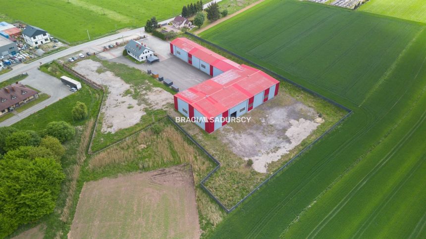Atrakcyjna hala produkcyjna z suwnicami miniaturka 26