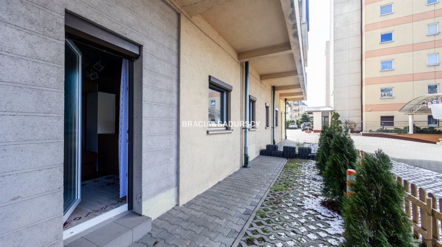 Komfortowe przestronne mieszkanie w apartamentowcu miniaturka 24