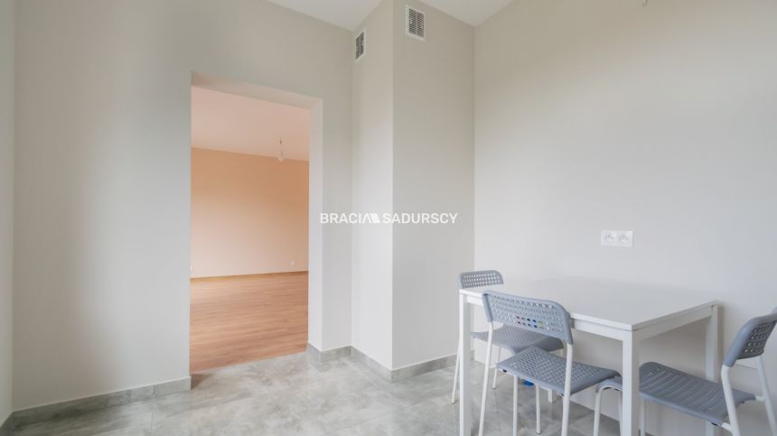 1pok z oddzielną kuchnią/winda/piwnic/balkon/garaż miniaturka 8