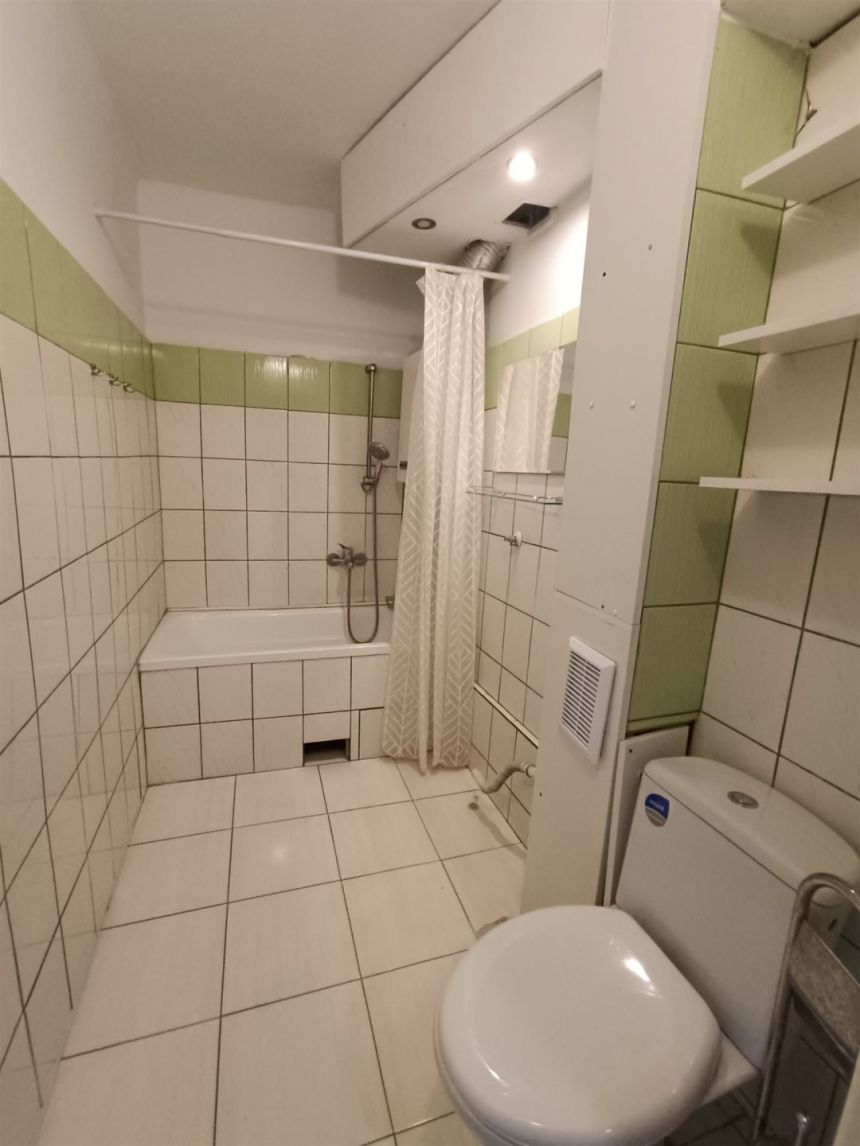 2 pokoje, widna kuchnia, II piętro, balkon ul.Hoża miniaturka 8