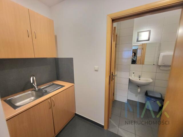 3 pokojowe biuro w centrum. Nowoczesny budynek z windą miniaturka 5