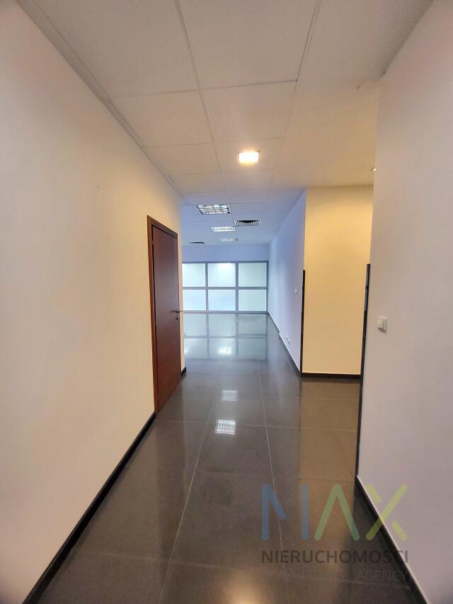 3 pokojowe biuro w centrum. Nowoczesny budynek z windą miniaturka 9