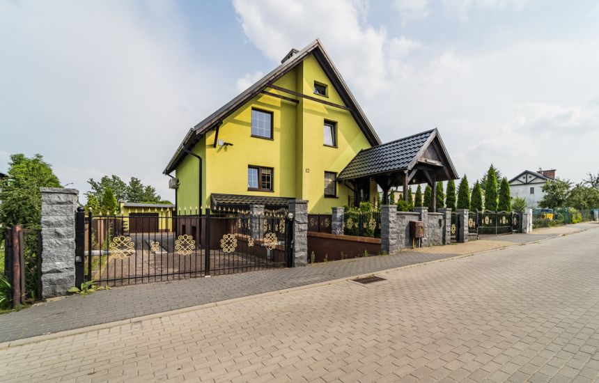 Dom w atrakcyjnej lokalizacji w Chojnicach - zdjęcie 1