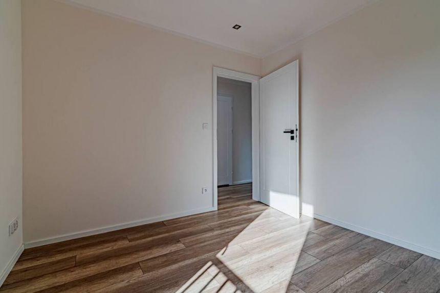 Na sprzedaż dwupoziomowy apartament z ogródkiem miniaturka 7