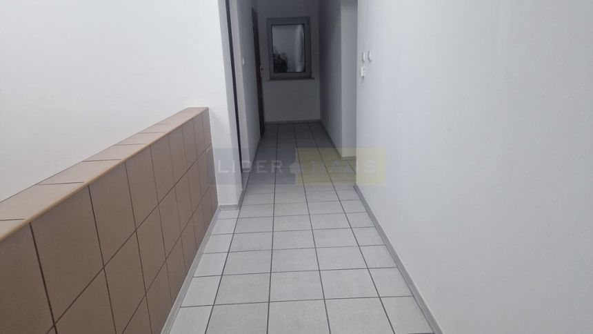 Lokal z ekspozycją na E-7 miniaturka 11