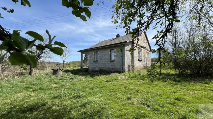 Nieduży dom na wzgórzu w Kramarzówce - zdjęcie 1