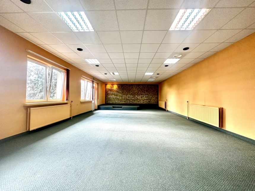 Na wynajem budynek z dużym parkingiem ul. Bociania miniaturka 1