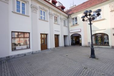 Lokal z witryną na Rynku w wyremontowanej kamienic
