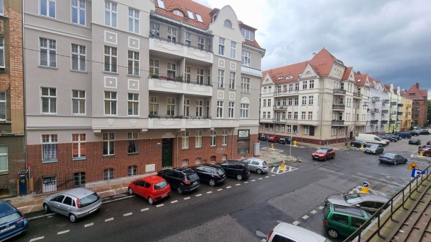 odrestaurowana kamienica, I piętro, balkon miniaturka 10