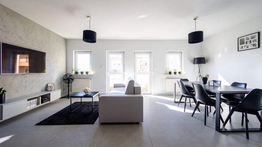 Nowoczesny salon 40m2/2balkony/garaz/piwnica miniaturka 2