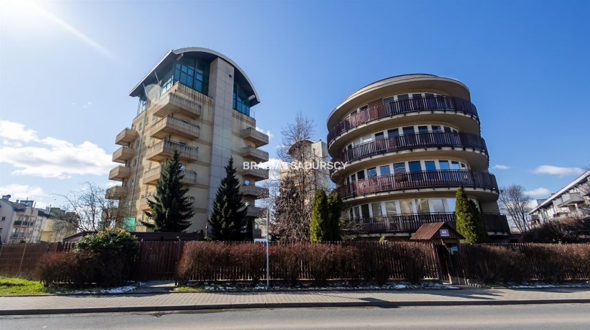 Komfortowe przestronne mieszkanie w apartamentowcu miniaturka 28