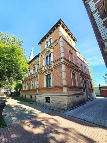 4 POKOJE W ZADBANEJ KAMIENICY, OD RĘKI!