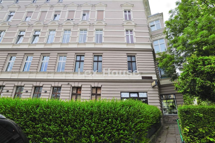 Duże mieszkanie w kamienicy na 1 piętrze - zdjęcie 1
