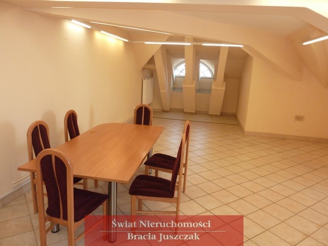 Wrocław Stare Miasto, 5 394 zł, 140 m2, wejście z klatki schodowej miniaturka 3