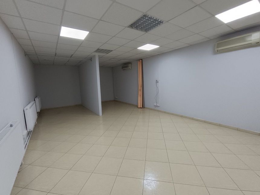 Lokal około 70m2, parter, czarnów miniaturka 3